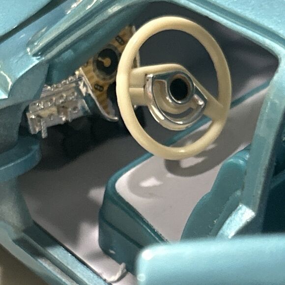 MODELLINO AUTO ROAD LEGENDS *TUCKER TORPEDO* 1948 LIGHT BLUE METALLIC 1:18 - Picture 5 of 9